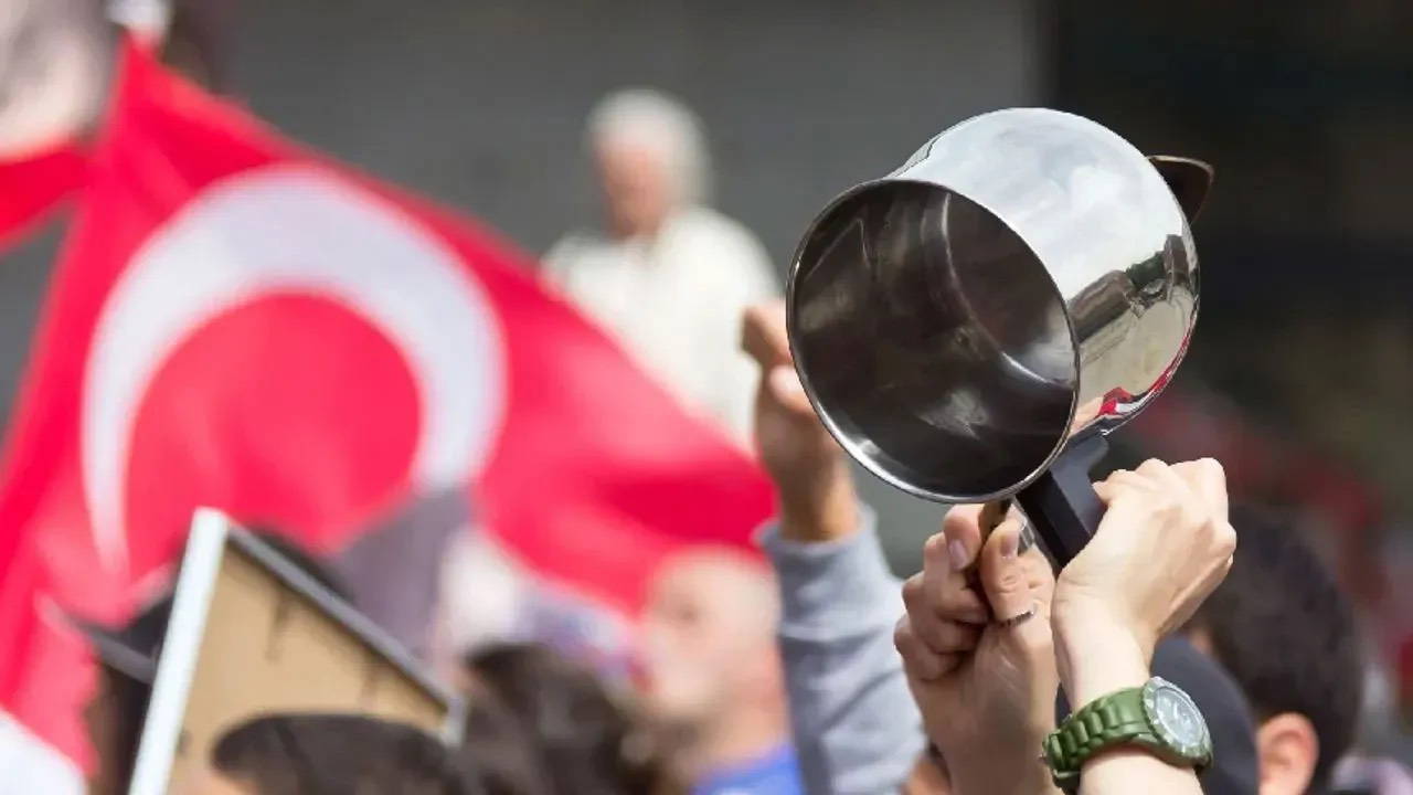CHP’li kadınlardan yoksulluğa isyan… Yurdun dört bir yanında ‘boş tencere’ sesleri yankılandı!