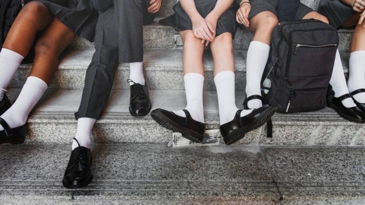 Okullarda siyah ayakkabı giymek zorunlu mu? Okulda hangi ayakkabı giyilecek?