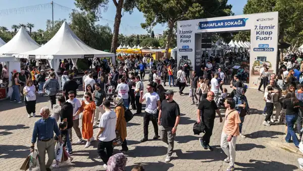 İzmir’de edebiyatın kalbi Kültürpark’ta attı