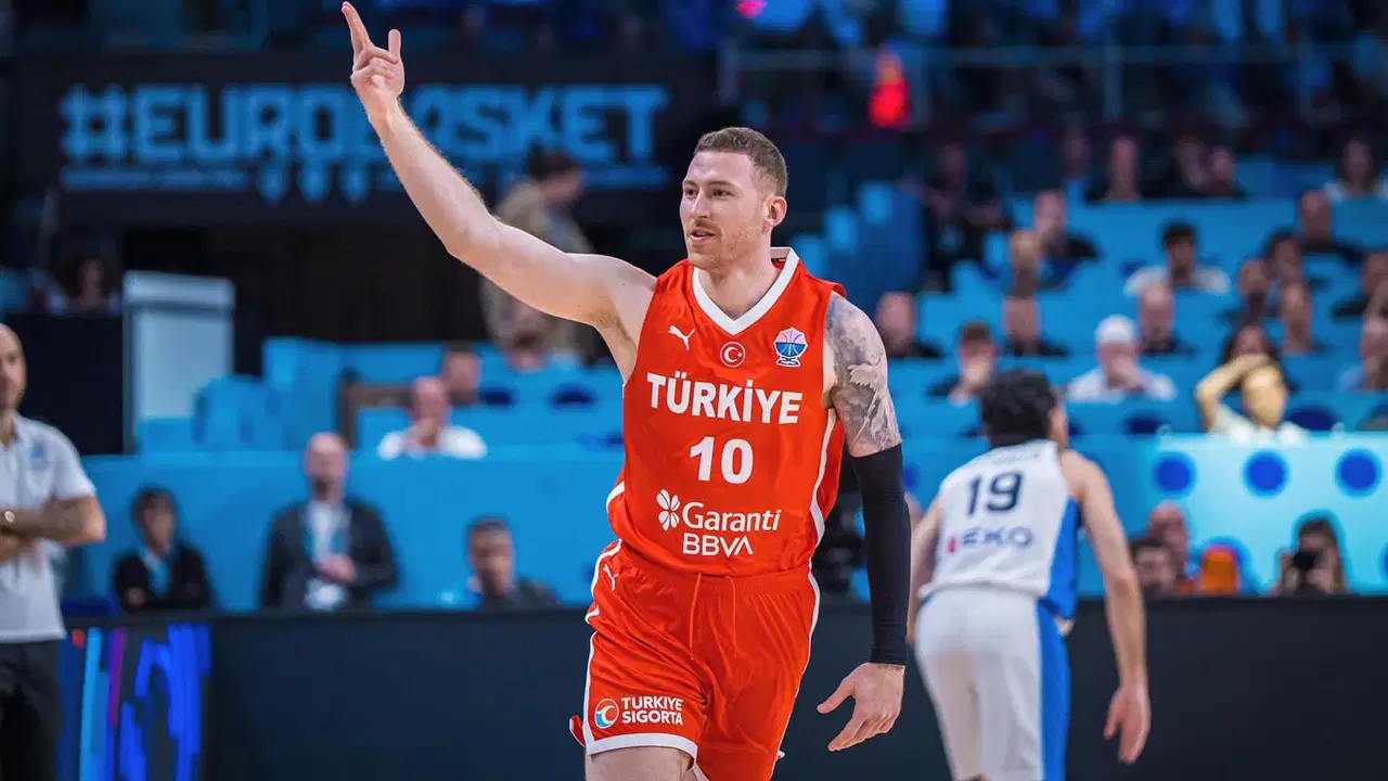 Onuralp Bitim'den A Milli Erkek Basketbol Takımı'na kötü haber