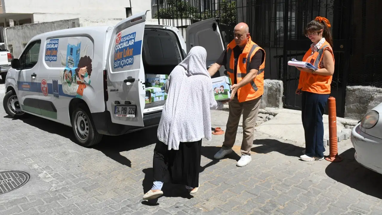 Kuşadası Belediyesi’nin “Süt Desteği” projesinde yeni dağıtım dönemi başladı