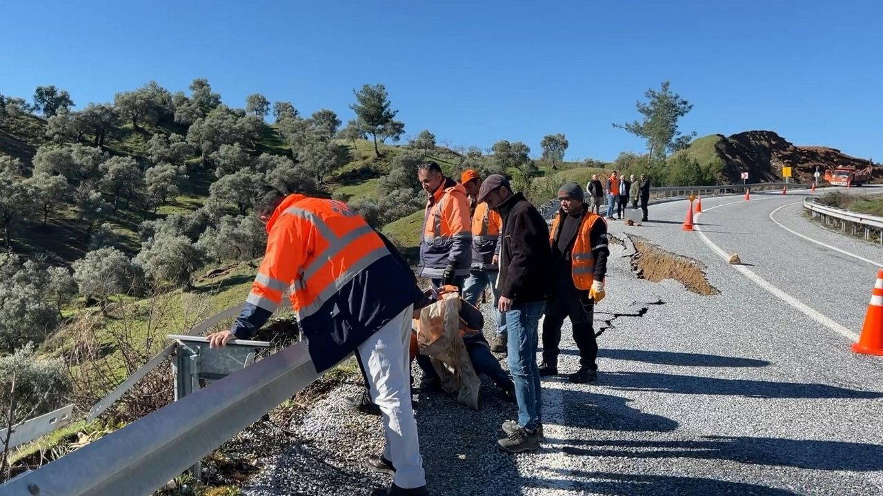 Aydın'da toprak kayması: Kara yolu kısmen çöktü