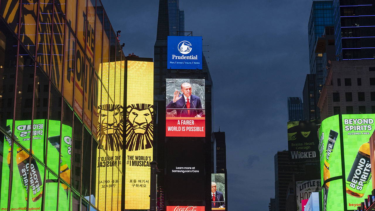 İletişim Başkanlığı, Erdoğan'ın sözünü Times Meydanı'na yansıttı