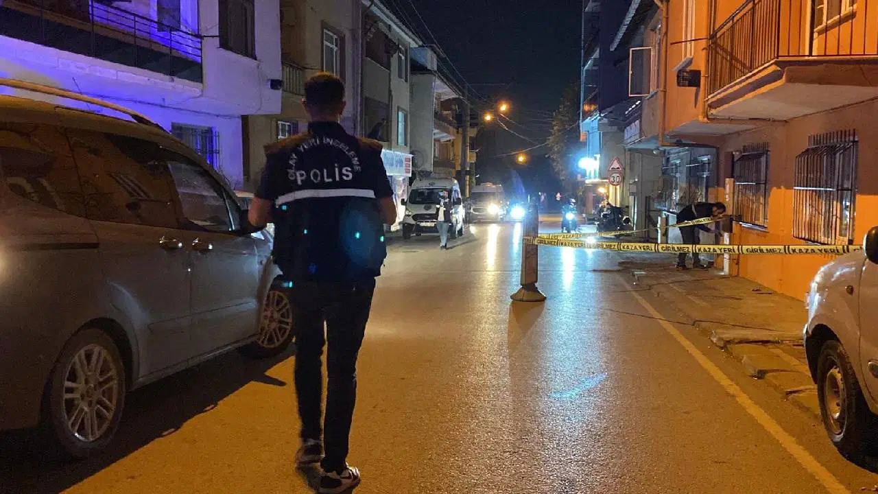 Kocaeli'nde silahlı saldırı: Sokak ortasında kurşun yağdırıp kaçtı!