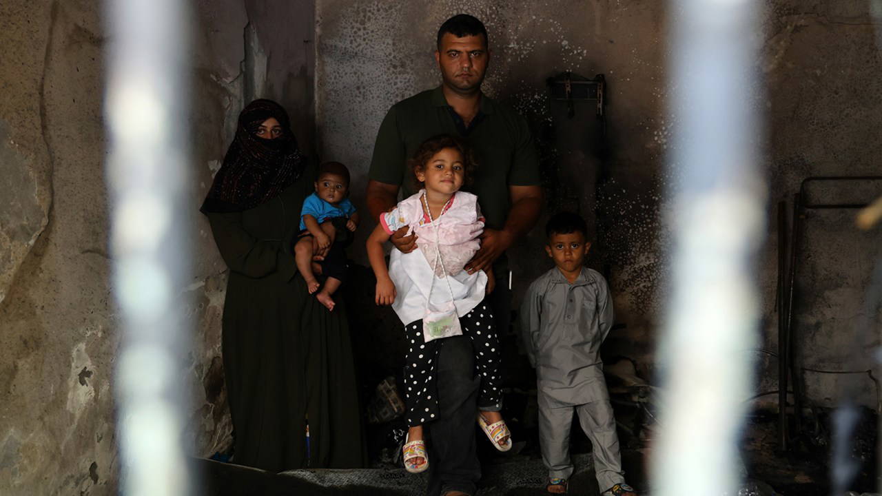 Adana'da 5 kişilik aile uykudayken evleri ateşe verildi!
