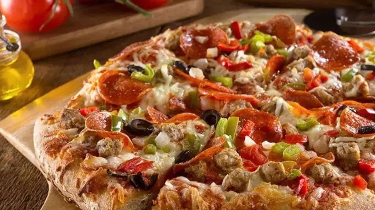 Lezzetiyle Ege’yi sofranıza taşıyın: Akdeniz esintili pizza