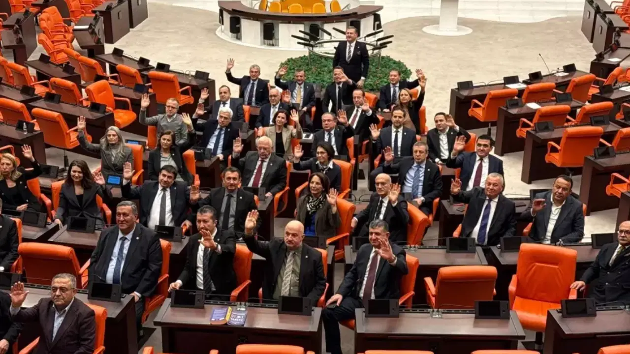 CHP'nin Meclis'teki 'emekli' nöbeti 5. gününde: 'O hakkı, hukuku almadan ayrılmayacağız!'