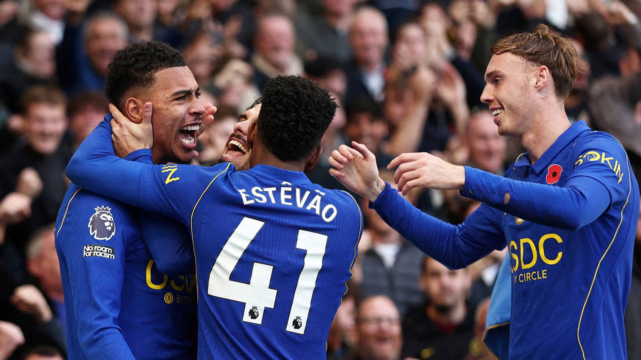 Chelsea, Manchester United'ı 2 golle devirdi