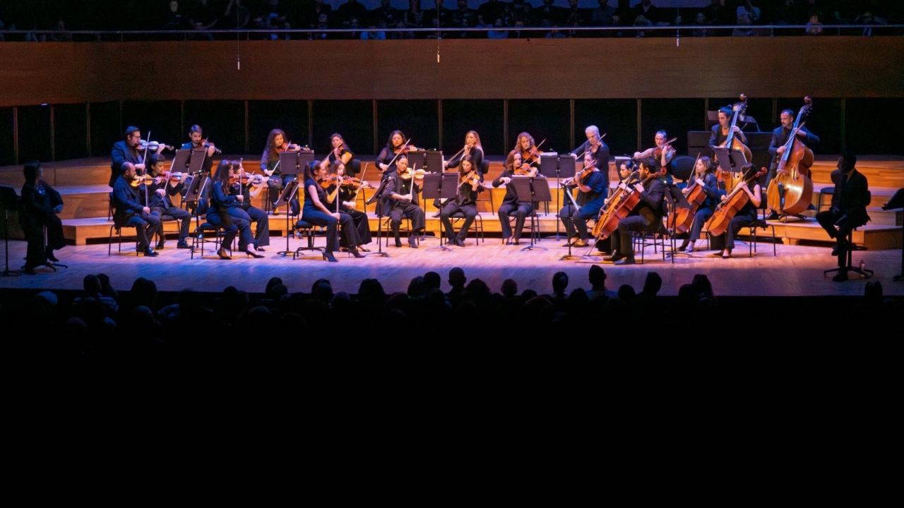 İzmir’de Ata’ya özlem notalarla yankılandı