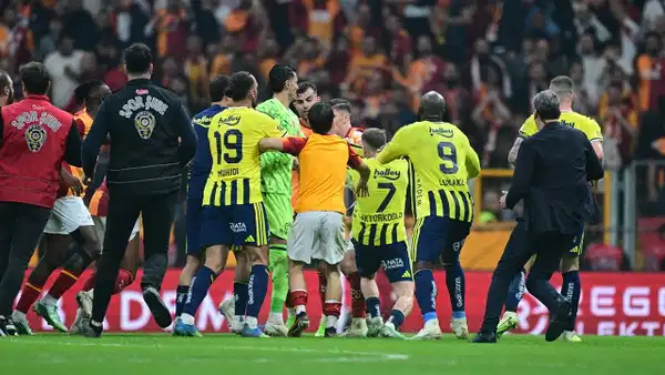 Galatasaray - Fenerbahçe derbisinin PFDK kararları açıklandı: Abdülkerim Bardakcı ve Archie Brown'ın cezaları belli oldu