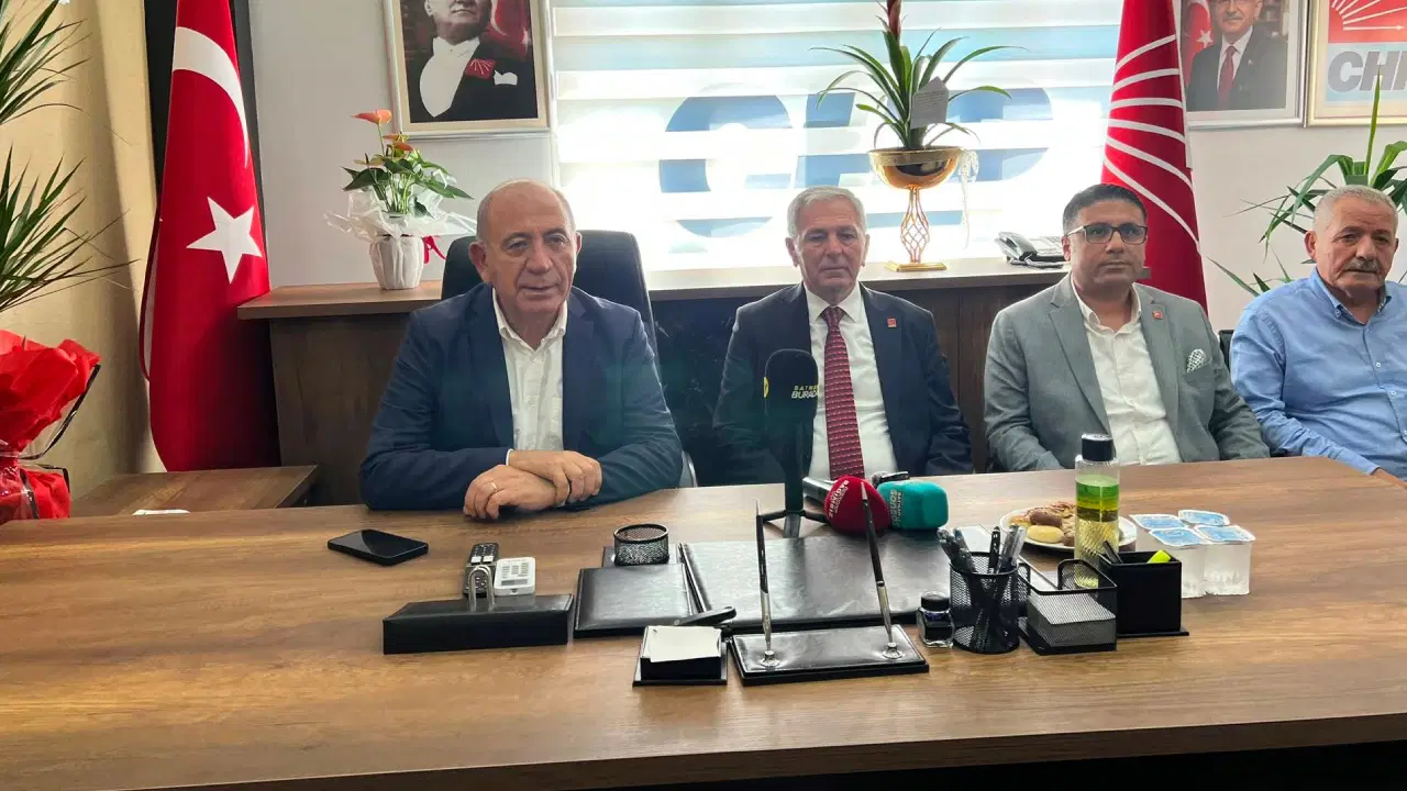 Gürsel Tekin: 'Seçilmiş belediye başkanlarının görev süresi dolmadan parti değiştirmesi nitelikli dolandırıcılıktır'