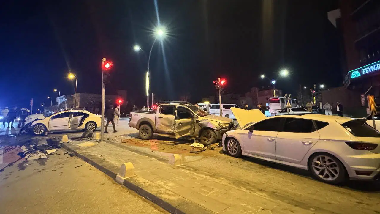 Karaman'da pikap ile otomobil çarpıştı: 6 yaralı!