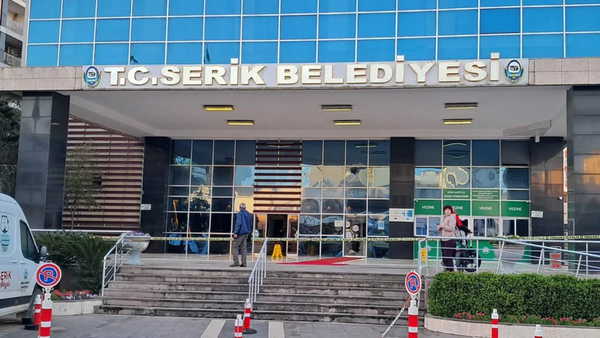 CHP’den AKP’ye geçiş: CHP’de Serik tepkisi