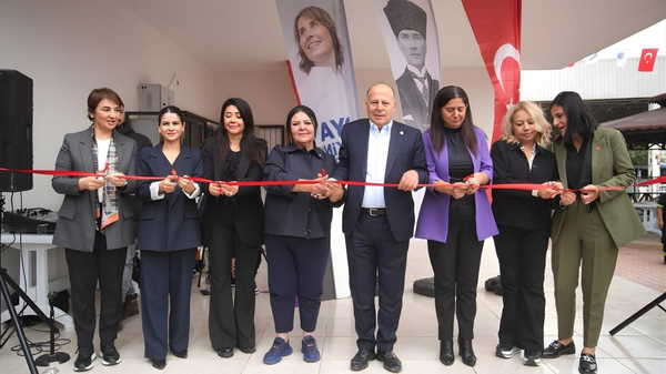 Seyhan'da kadın dayanışmasının meşalesi Narlıca'da yandı