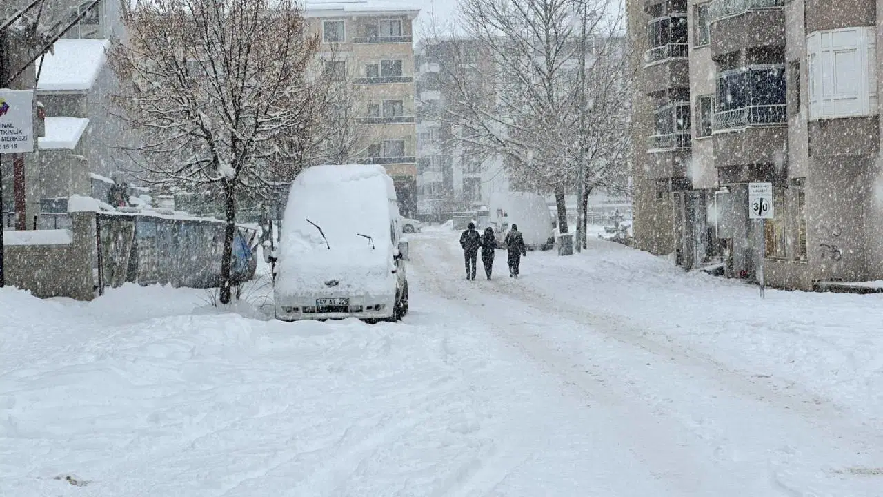 Tunceli'de 300 yerleşim yeri ulaşıma kapandı!