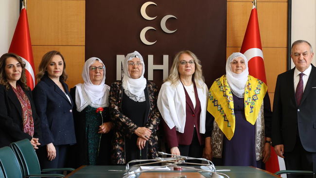 Barış Annelerinden MHP'ye ziyaret