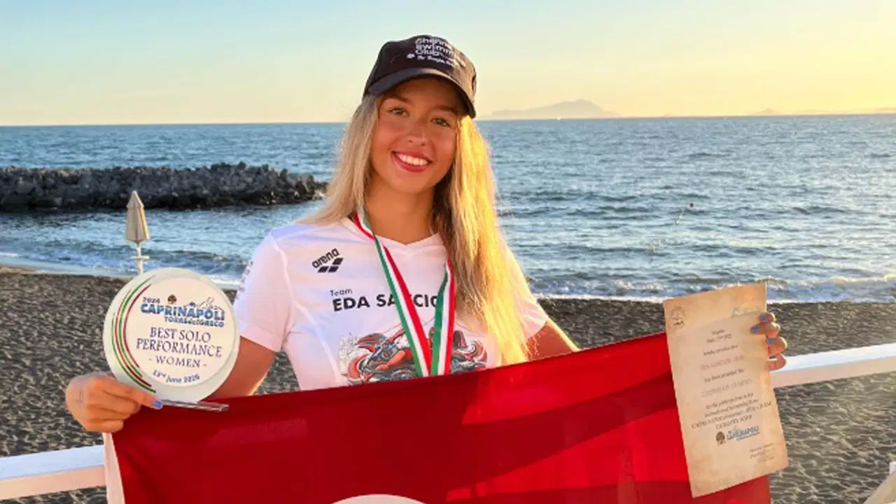 Milli yüzücü Eda Savcıgil Catalina Kanalı'nu çifte rekorla geçti