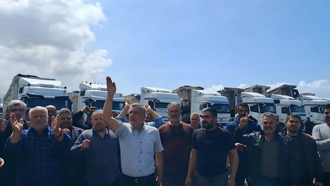 Hatay’dan Irak’a yük taşıyan 800 TIR şoförü kontak kapattı!