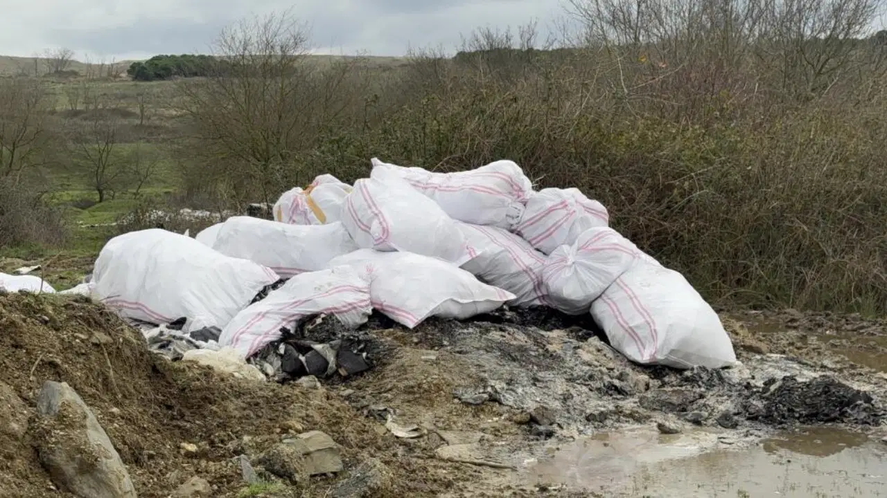 Arnavutköy'de kaçak döküm isyanı: 'Her gece döküyorlar, doğa çöplüğe döndü'
