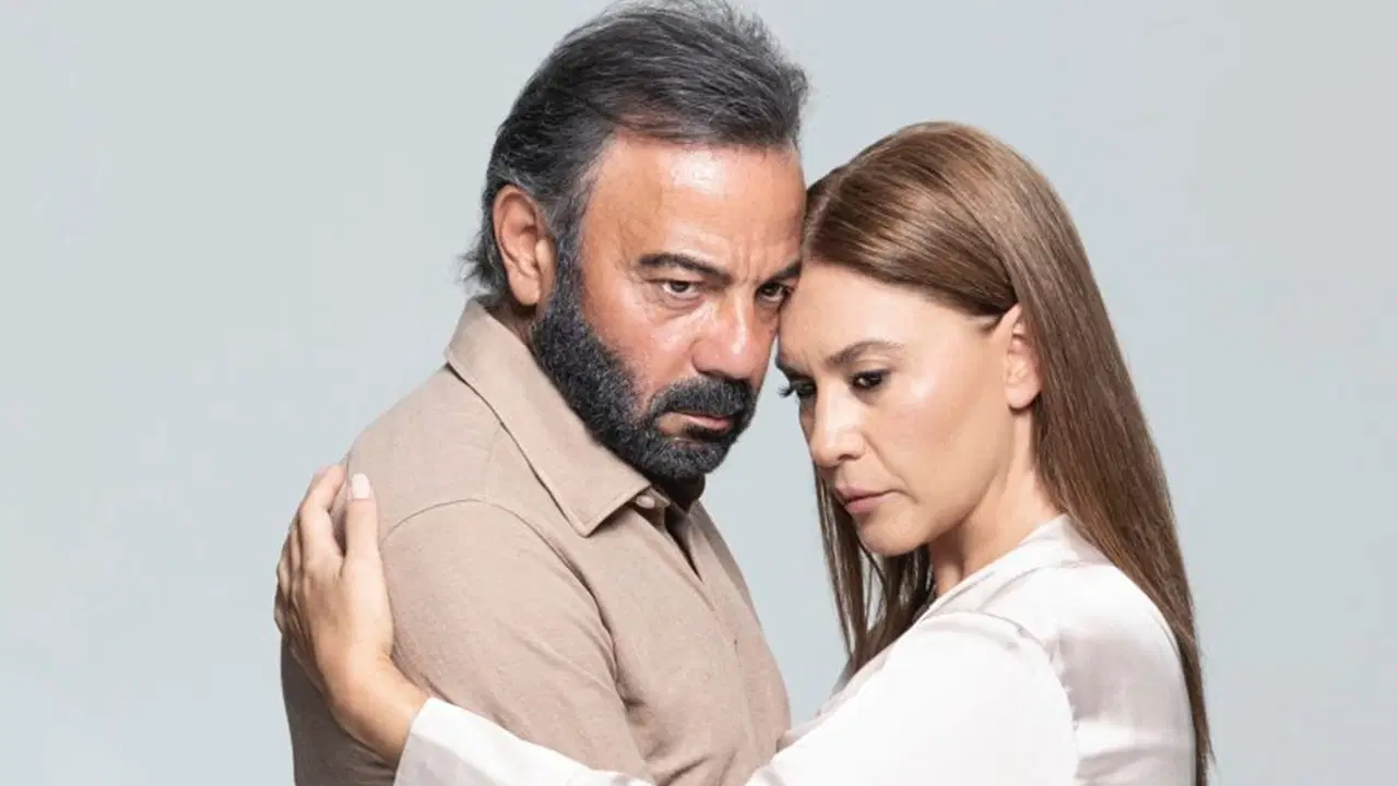 Ünlü çift ayrıldı: Tiyatro oyunları iptal oldu