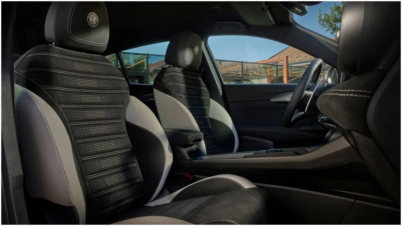 2026 Alfa Romeo Tonale sahneye çıktı: Yeni model eskisinden uygun fiyata satılacak! 