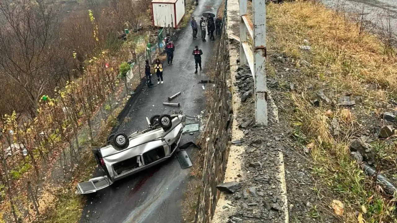 Artvin'de feci kaza: Yoldan geçenler fark etti, cansız bedenleri bulundu!