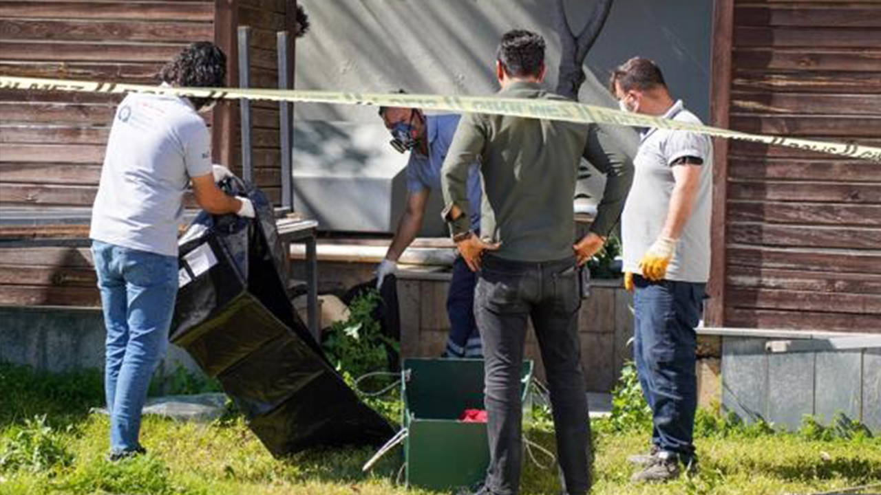 Antalya'da sır olay: Parktaki LED ekranın ayağında erkek cesedi bulundu