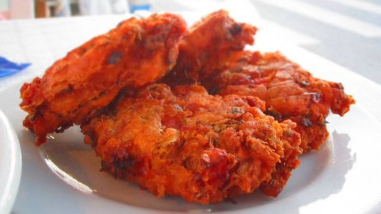 Yaz sofralarına özel: Yunan mutfağından domatokeftedes tarifi