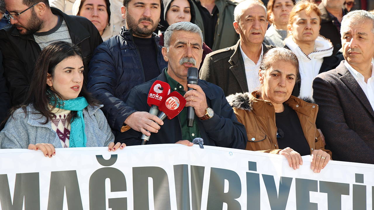 Artuklu'da su ve yol protestosu: 'Hizmetlerin siyasi tercihlere göre dağıtılması...'