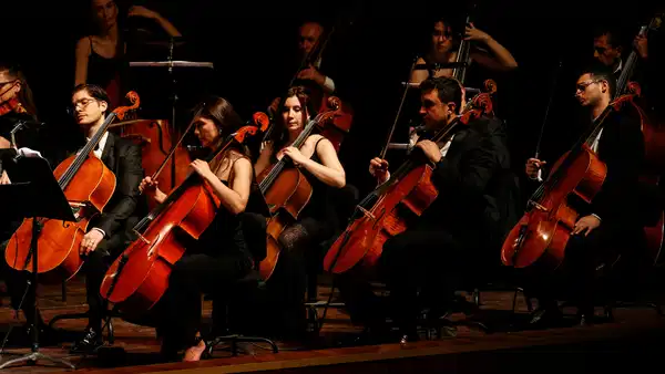 Mersin'de 'Carmina Burana' sahne kantatı sanatseverlerle buluştu