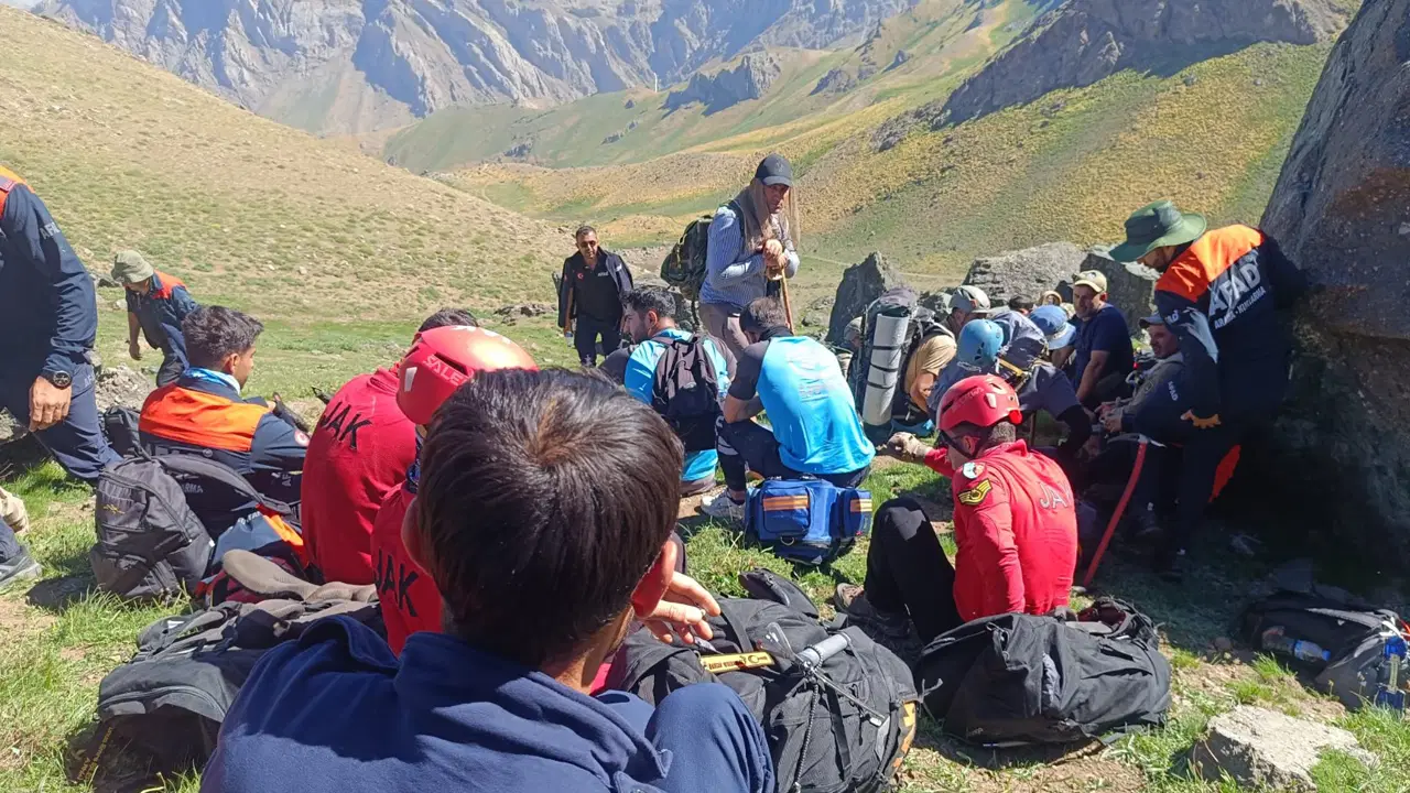 Cilo Sat Dağı’nda kayıp dağcı için arama çalışmaları 2. gününde