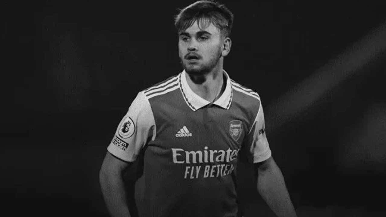 Futbol dünyasını derinden sarsan haber! Eski Arsenal futbolcusu, maç sırasında hayatını kaybetti