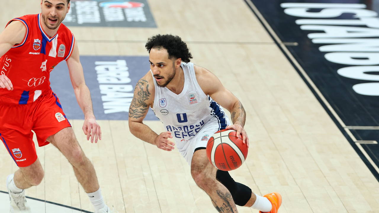 Anadolu Efes, Onvo Büyükçekmece Basketbol'u farklı mağlup etti