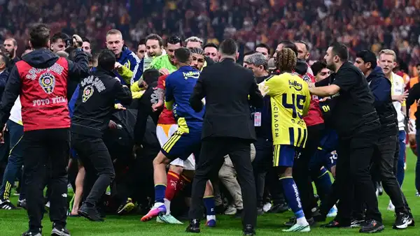 Galatasaray - Fenerbahçe derbisinin PFDK kararları açıklandı: Abdülkerim Bardakcı ve Archie Brown'ın cezaları belli oldu