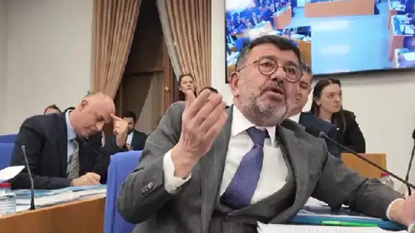 CHP'li Veli Ağbaba'dan 'THY' tepkisi: Niye Halk TV'ye Cumhuriyet'e, Sözcü'ye reklam vermiyor?