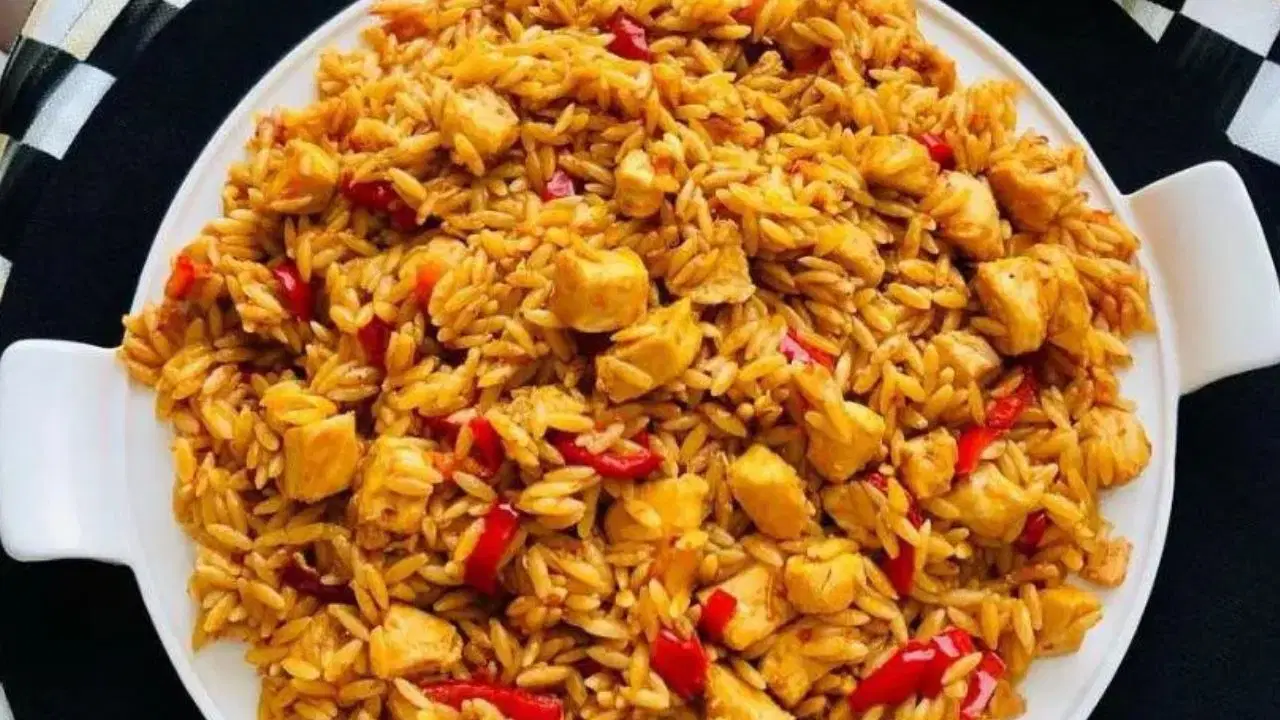 Klasik lezzetlere yeni yorum: Tavuklu arpa şehriye pilavı tarifi