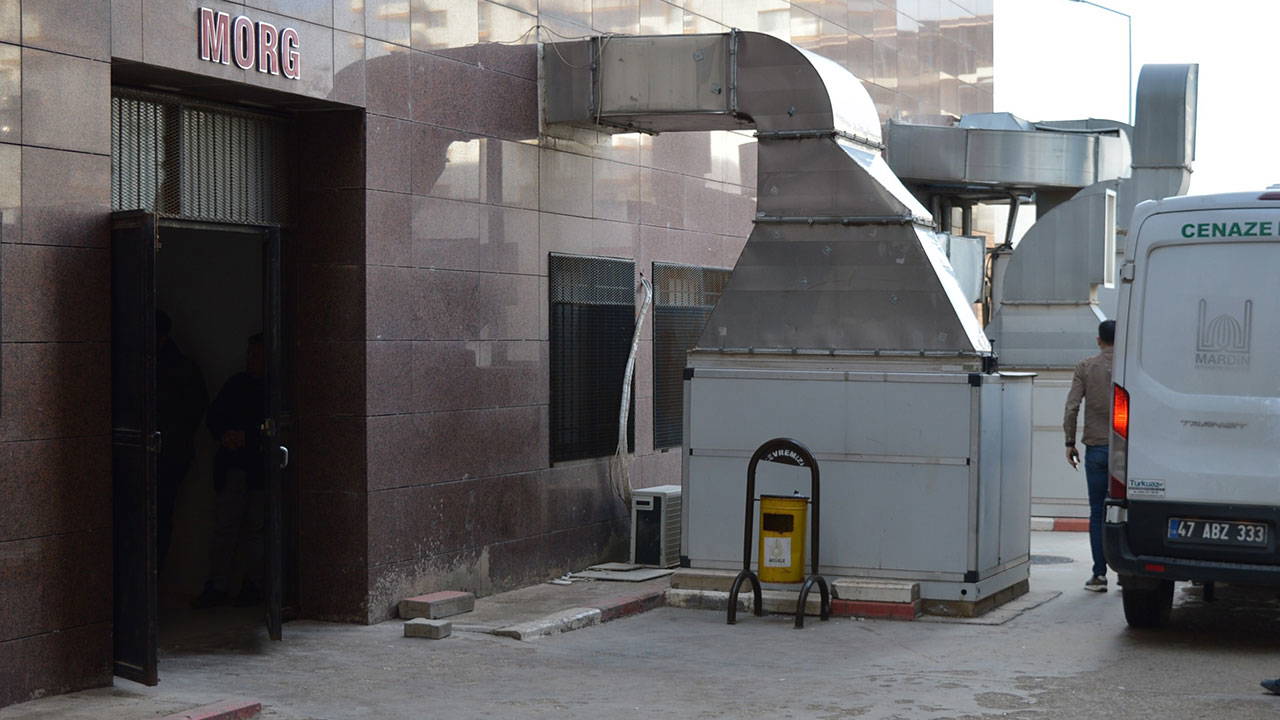 27 yaşındaki eski hemşire evinde ölü bulundu