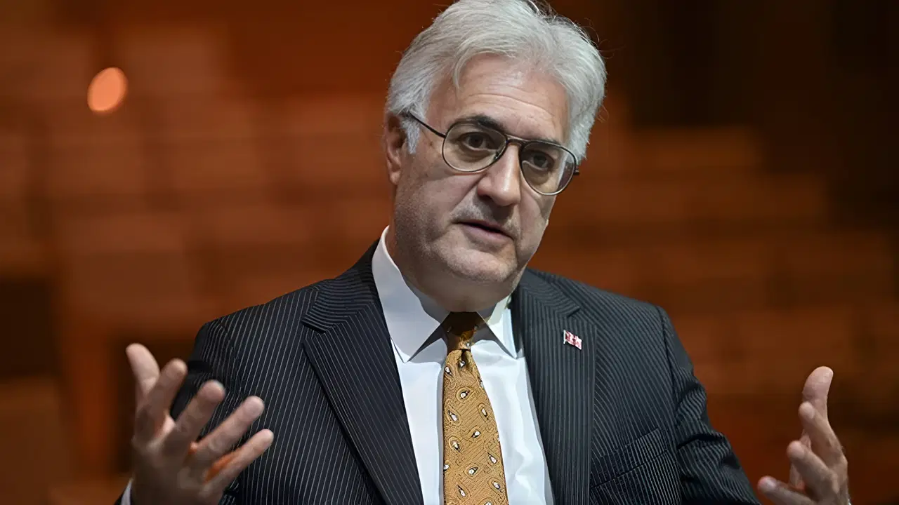 AVM önünde Tamer Karadağlı'ya hakaret iddiasıyla gözaltı!