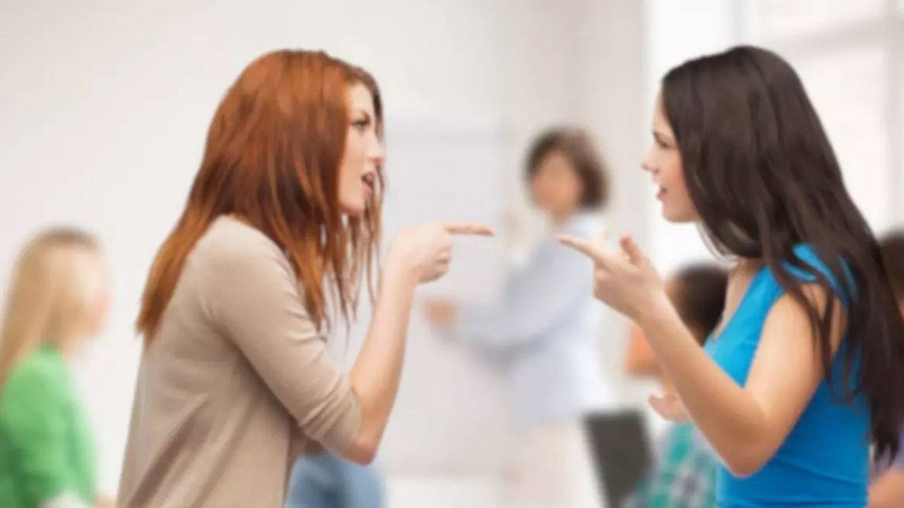 Arkadaş grubunda aslında hiç sevilmeyen 3 kadın burcu: Bu burçlar sessiz sessiz dışlanıyor