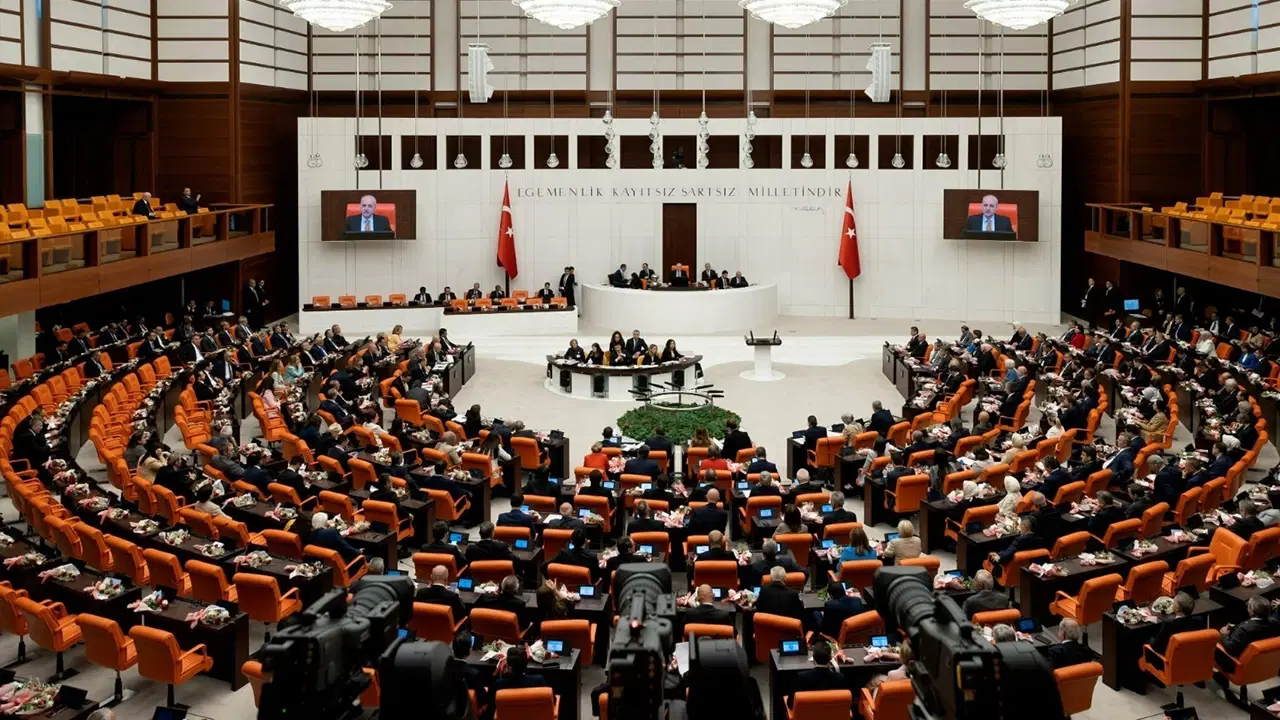 'Dezenformasyon Yasası' Meclis gündeminde: 'Cezalandırma tehdidi haline geldi'