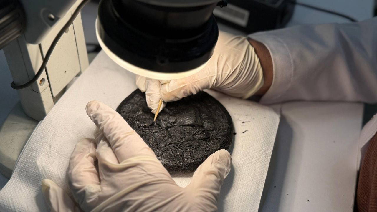 Anadolu’da bir ilk: 1300 yıllık 'Hz. İsa' figürlü ekmekler gün yüzüne çıktı!