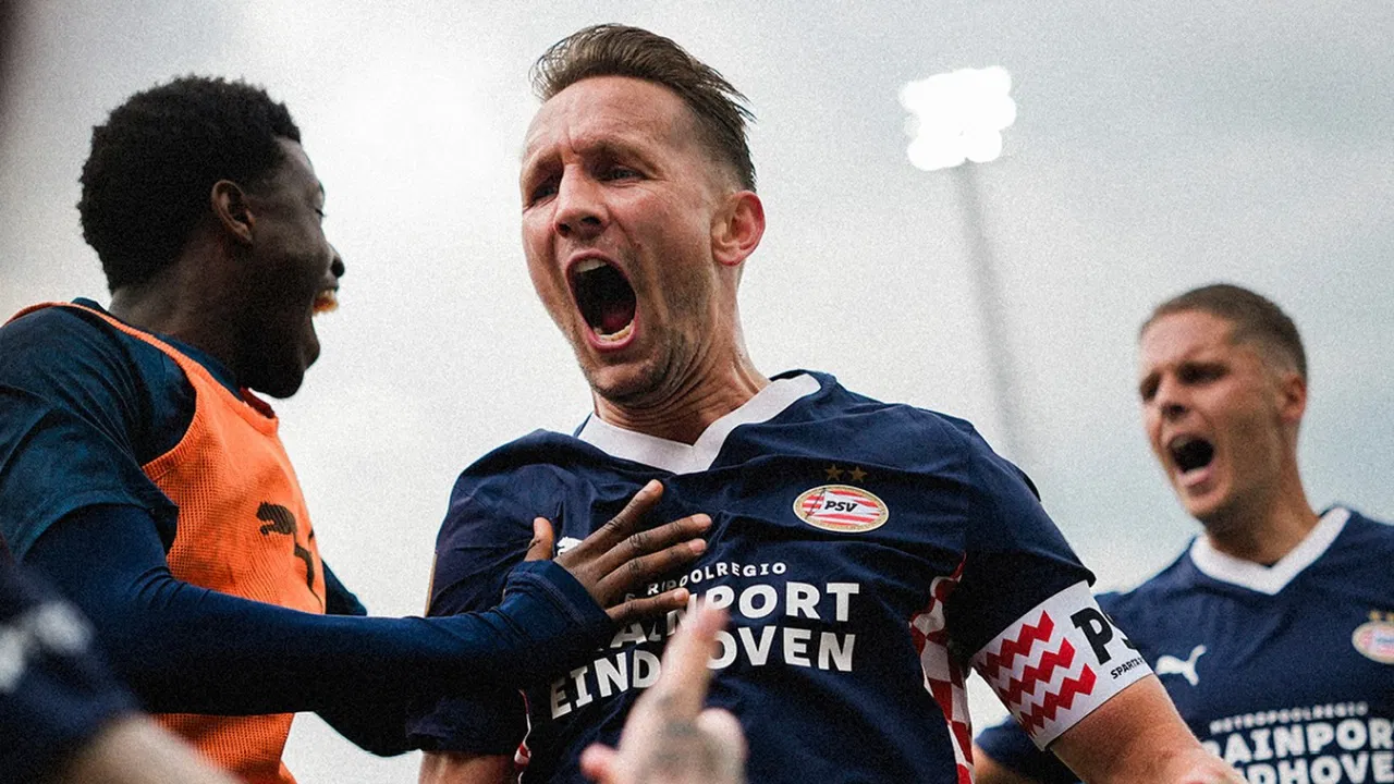 Hollanda'da şampiyon PSV Eindhoven: 9 puan geriden geldiler!