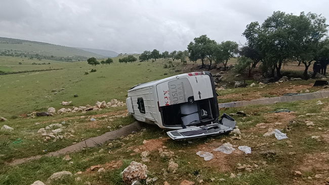 Gaziantep'te işçi servisi devrildi: 16 kişi yaralandı