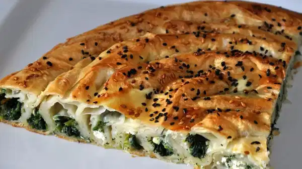 Pratik ve enfes: Ispanaklı börek tarifi