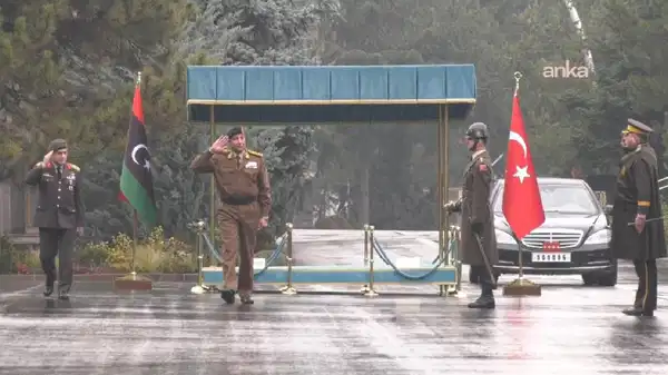 Genelkurmay Başkanı Bayraktaroğlu, Libya Genelkurmay Başkanı El Haddad ile görüştü!