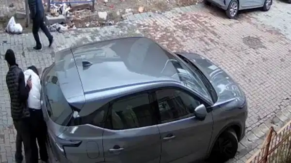 Kadını darbetti, başına silah dayadı!