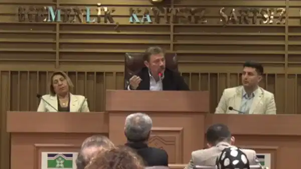 AKP'li belediye başkanından, CHP'li vekile çirkin sözler!