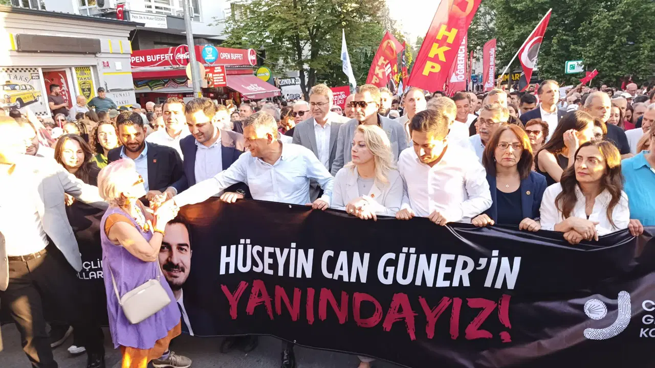Gözaltına alınan Çankaya Belediye Başkanı Güner'e destek yürüyüşü… Özgür Özel: 'Partimizin evladına sahip çıkmaya geldik'