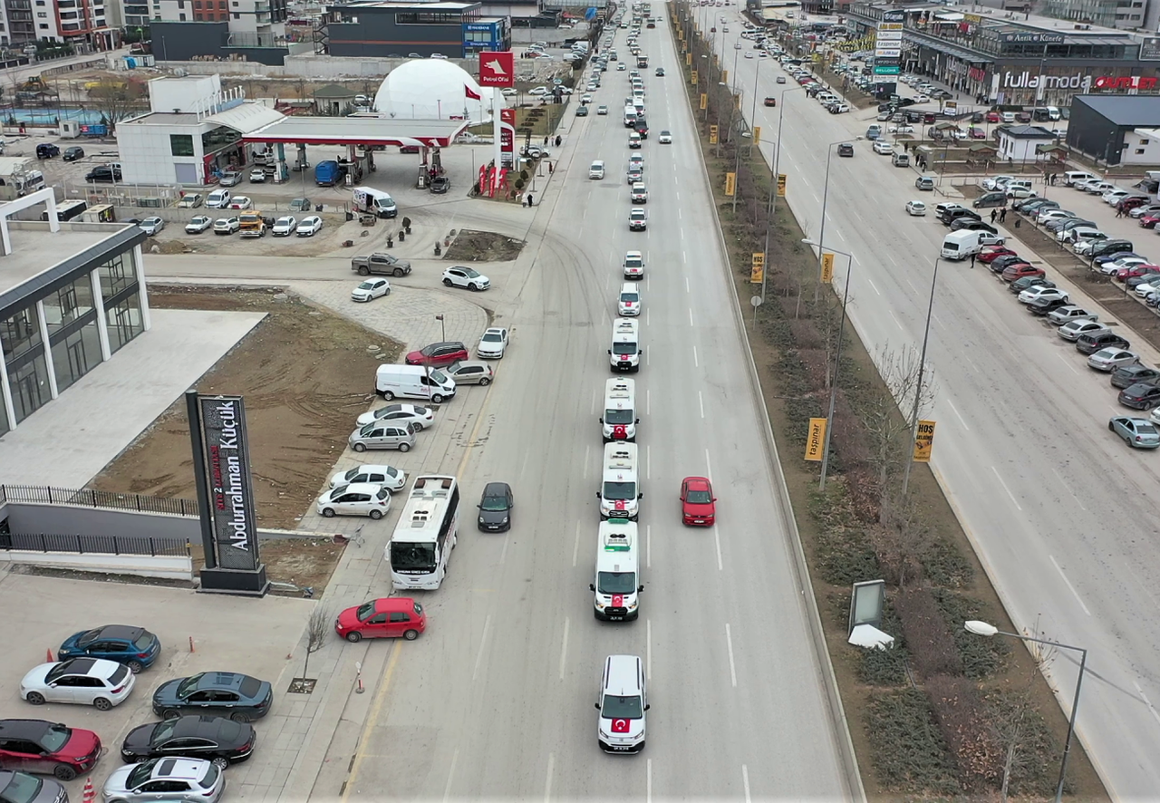 Türk bayrağına saldırıya Keçiören Belediyesi’nden tepki: Hizmet araçlarından Türk bayraklı konvoy