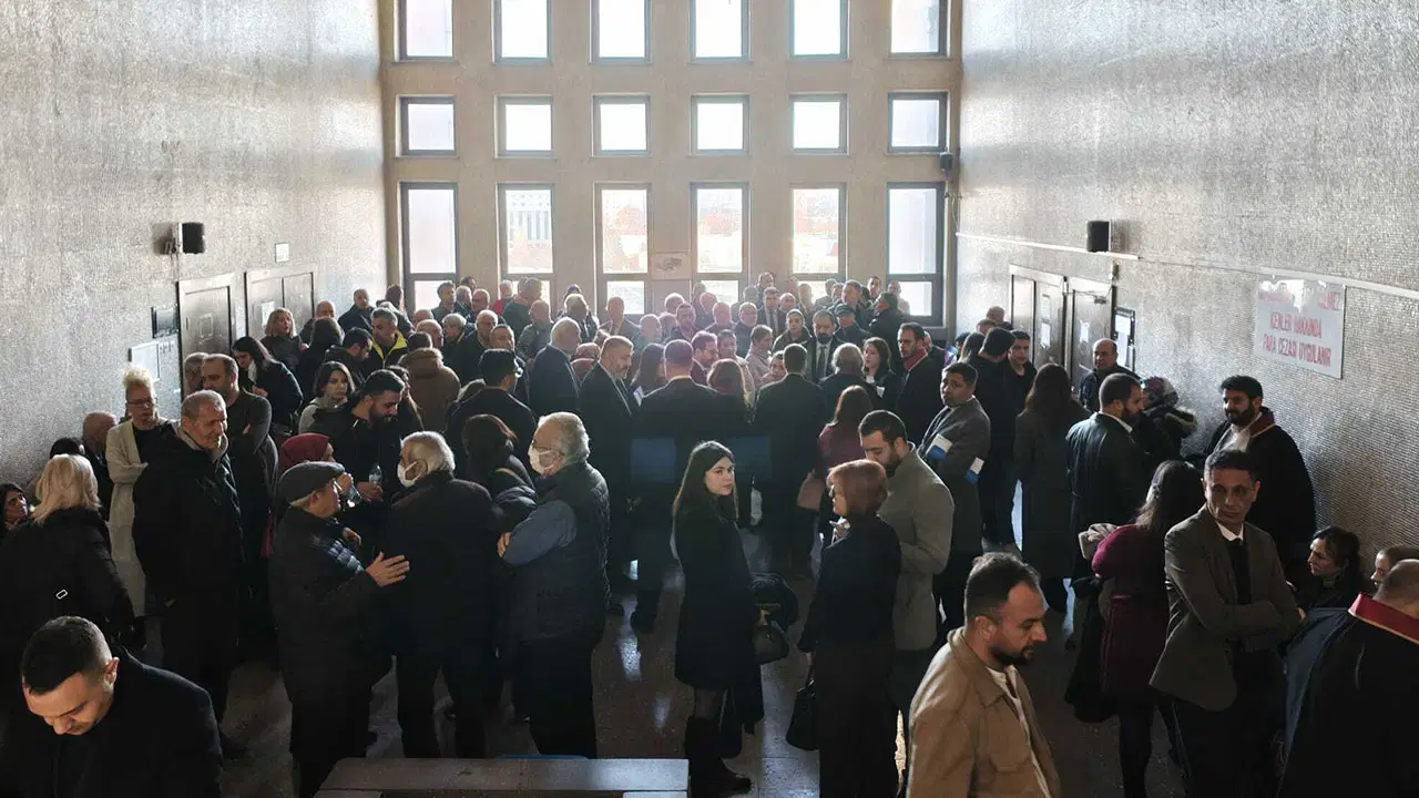 ABB 'konser' davasında ilk duruşma: 'Bilirkişi raporu hatalı, kamu zararı oluşmadı'